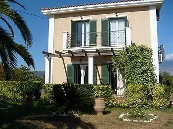 Apartment Moschona *