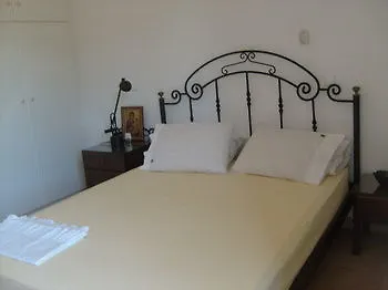 Apartment Moschona *